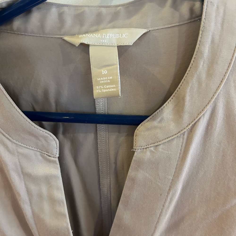 Banana Republic khaki shirt dress with matching belt - Picture 2 of 3